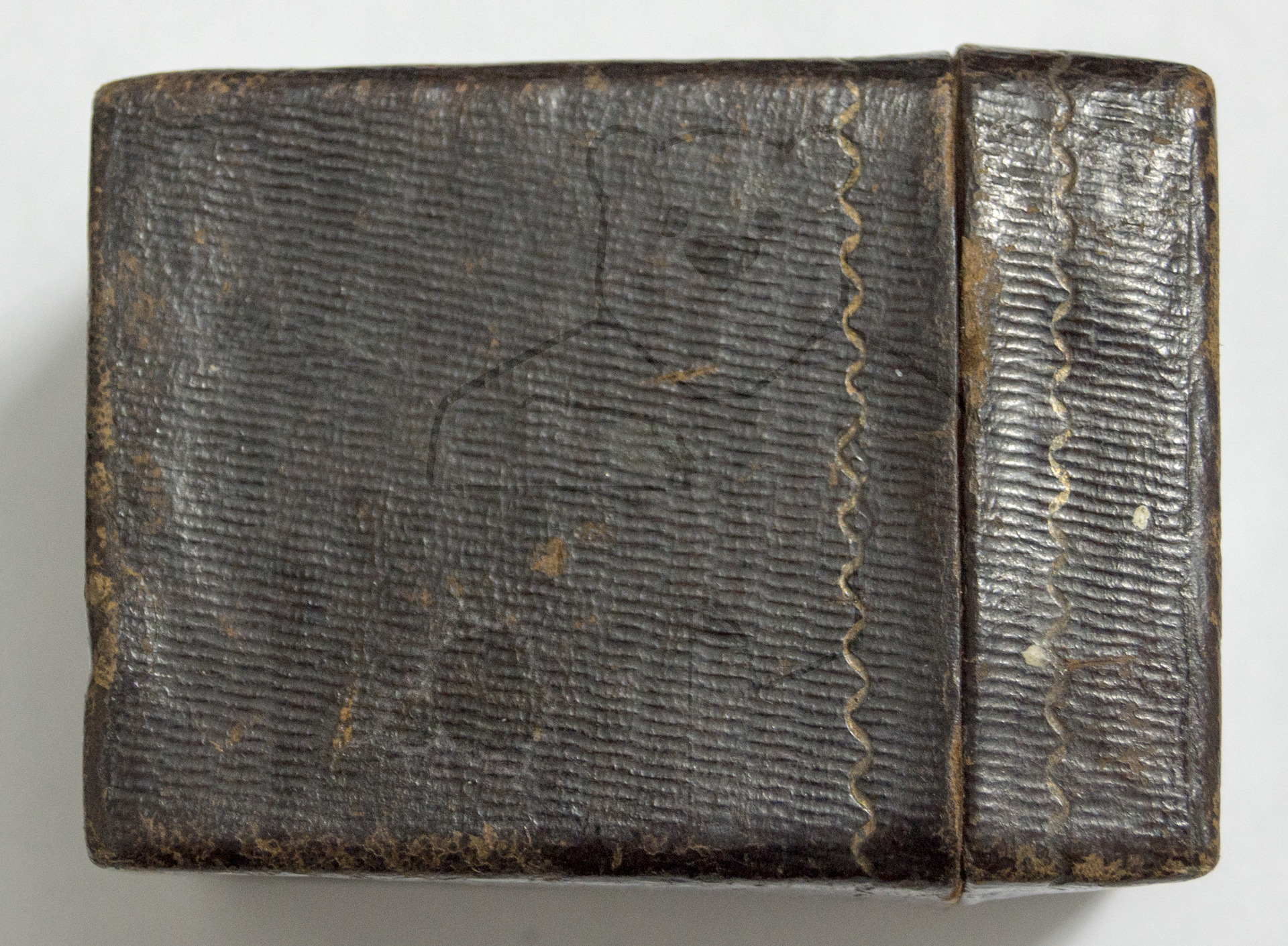 Schröpfschnepper, ca. 1870, die geschlossene Verpackung von der Seite